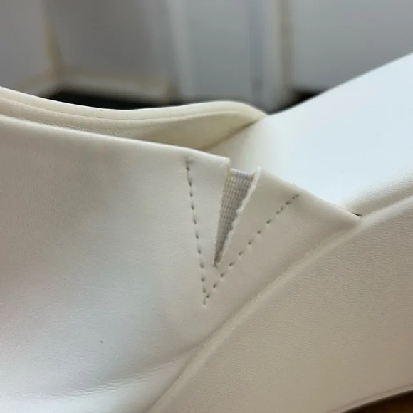 SHEIN Platform Slide Sandals - Picture 7 of 8